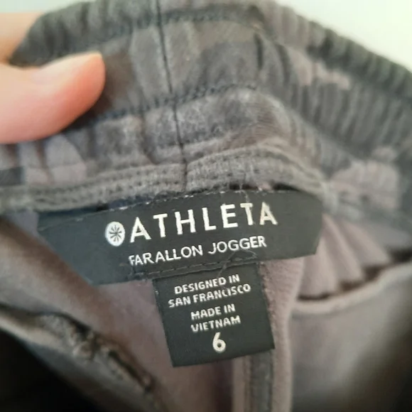 Athleta Farallon Green Camo Jogger Pants  6 2020 - Picture 7 of 9